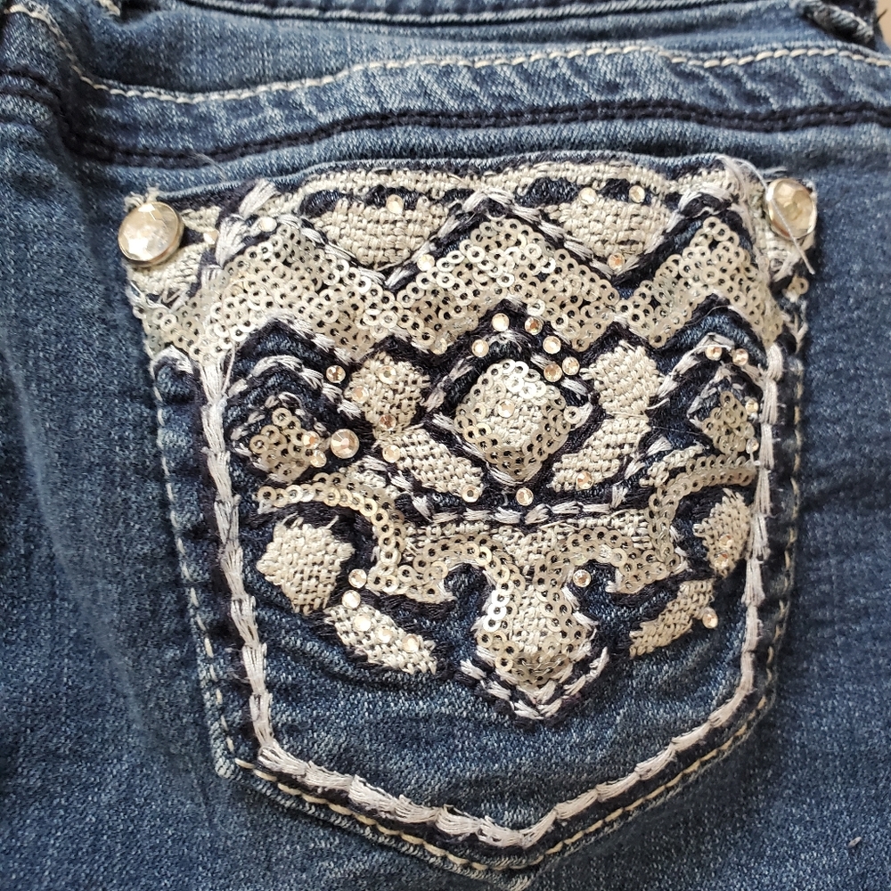 Wallflower Embellished Jean Capris - Picture 3 of 10